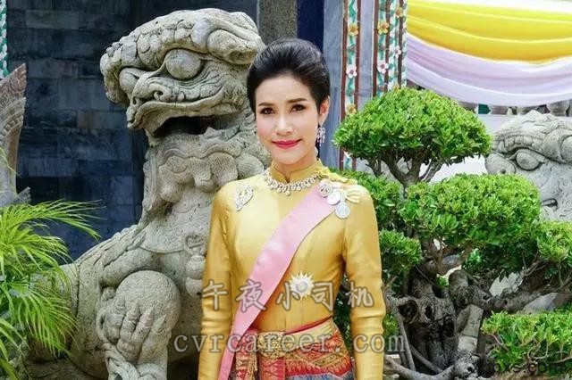 泰有钱，人民水深火热，泰国国王带20位嫔妃海外度假，乐享人生