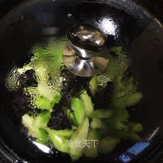 木耳炒丝瓜怎么做好吃 木耳炒丝瓜的家常做法