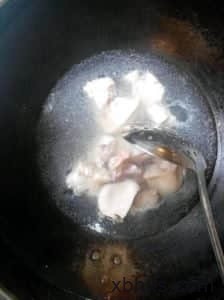 塔吉锅版焖猪蹄的做法