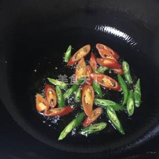 怎么做酸菜炒大肠最好吃 酸菜炒大肠怎么做好吃