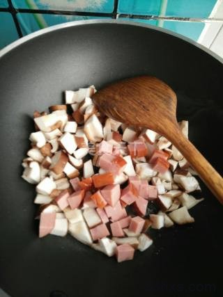 香菇炸酱面怎么做好吃 香菇炸酱面最正宗的做法