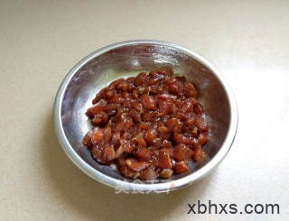 酸菜肉丁蛋炒饭怎么做好吃 酸菜肉丁蛋炒饭最正宗的做法