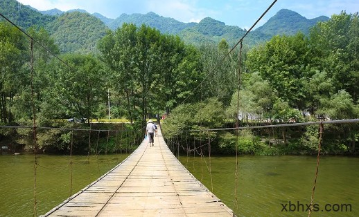 酉水河上的铁索吊桥