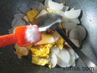 怎么做香干鸭蛋炒萝卜最好吃 香干鸭蛋炒萝卜怎么做好吃