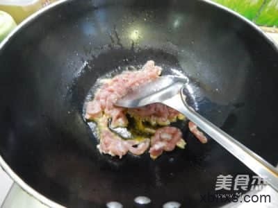 水芹菜炒肉丝的做法