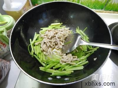 水芹菜炒肉丝的做法