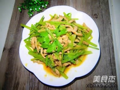 水芹菜炒肉丝的做法