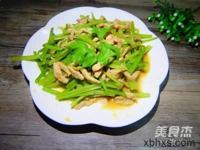 水芹菜炒肉丝的做法