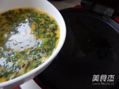 蒜苔尾煎鸡蛋的做法