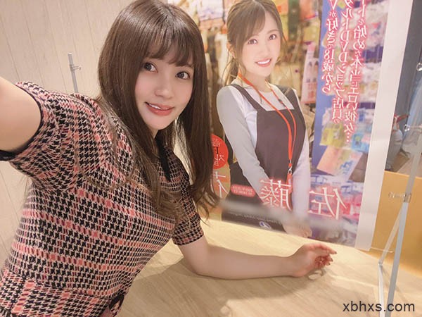 秋叶原最美店员、老牌片商Max-a明年的希望、佐藤花兼差吃棒棒！ &#8230;