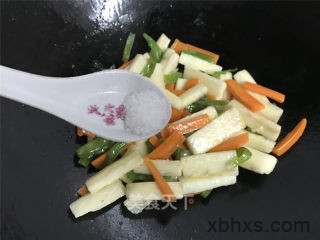 胡萝卜炒山药怎么做好吃 胡萝卜炒山药最正宗的做法