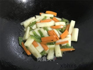 胡萝卜炒山药怎么做好吃 胡萝卜炒山药最正宗的做法