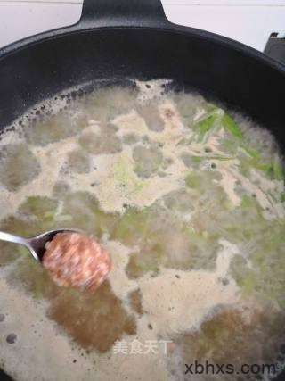 青萝卜丸子汤怎么做好吃 家常青萝卜丸子汤的做法