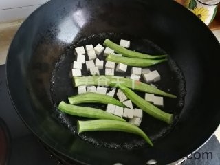 凉拌秋葵豆腐怎么做 凉拌秋葵豆腐的做法