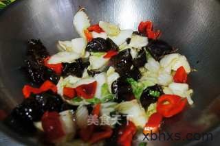 黑木耳炒白菜片怎么做好吃 黑木耳炒白菜片最正宗的做法