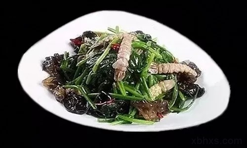 菠菜木耳炒濑尿虾的做法