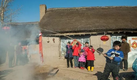 想起60年代后期在乡下过年的情景，说不清是种什么样的滋味。