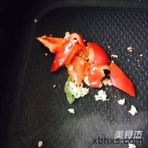 贡菜鱼蛋的做法