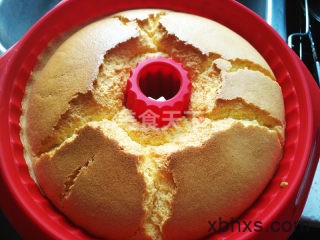 萨瓦林戚风蛋糕怎么做好吃 萨瓦林戚风蛋糕的家常做法