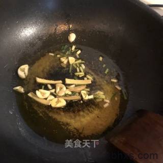 尖椒炒羊肉怎么做好吃 家常尖椒炒羊肉的做法