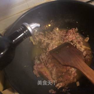 尖椒炒羊肉怎么做好吃 家常尖椒炒羊肉的做法