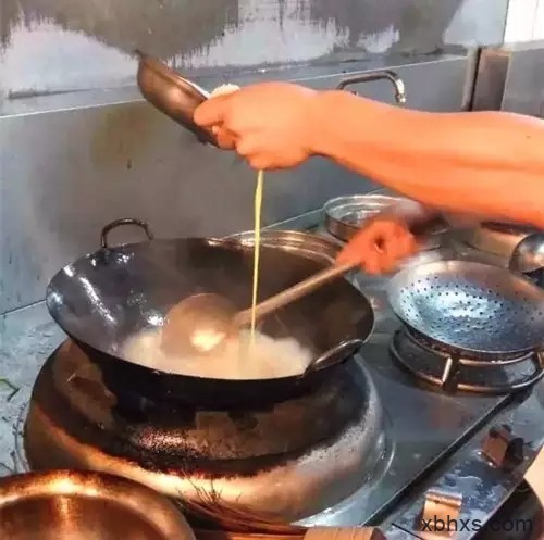 虾脑豆腐煲（图解）的做法