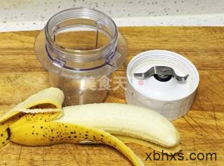 十寸香蕉泥戚风蛋糕怎么做好吃 家常十寸香蕉泥戚风蛋糕的做法