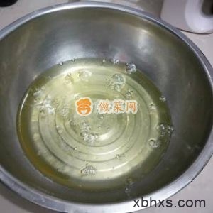 草莓奶油蛋糕卷怎么做好吃 家常草莓奶油蛋糕卷的做法