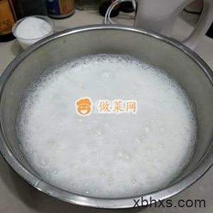 草莓奶油蛋糕卷怎么做好吃 家常草莓奶油蛋糕卷的做法