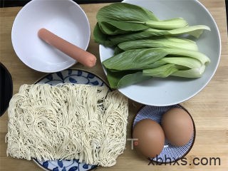 青菜鸡蛋炒面怎么做好吃 青菜鸡蛋炒面最正宗的做法