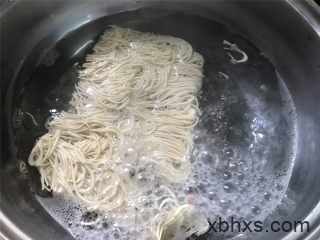 青菜鸡蛋炒面怎么做好吃 青菜鸡蛋炒面最正宗的做法