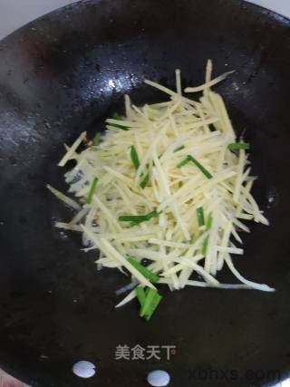土豆丝炒韭菜最正宗的做法 家常土豆丝炒韭菜的做法