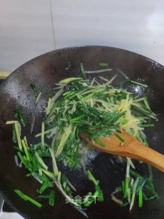 土豆丝炒韭菜最正宗的做法 家常土豆丝炒韭菜的做法