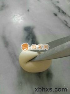 小白兔豆沙包怎么做好吃 小白兔豆沙包的家常做法