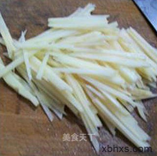 莴笋叶炒土豆丝最正宗的做法 家常莴笋叶炒土豆丝的做法