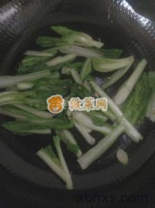 小白菜炒面怎么做 小白菜炒面的做法