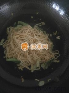 小白菜炒面怎么做 小白菜炒面的做法