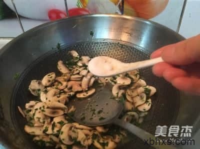 荠菜蘑菇的做法