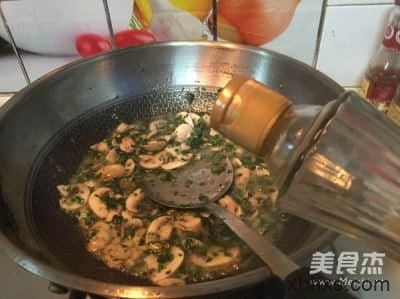 荠菜蘑菇的做法