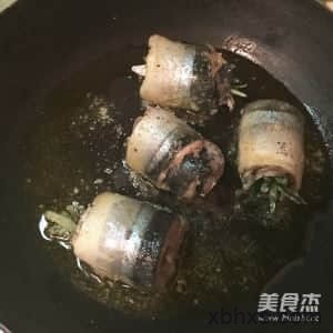 迷迭香秋刀鱼卷的做法