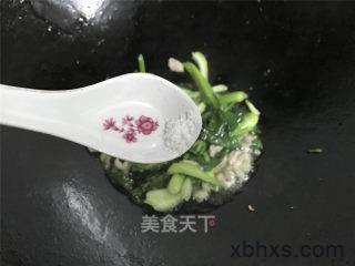 青菜肉丝炒面怎么做好吃 青菜肉丝炒面的家常做法