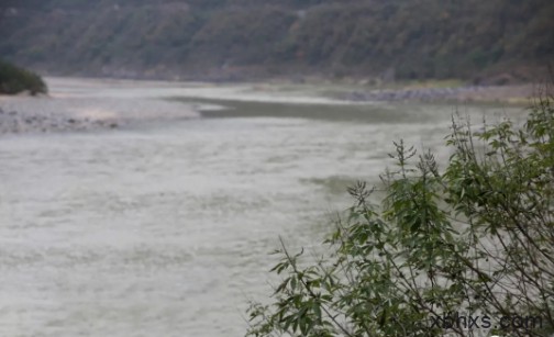 雨中游黄金峡